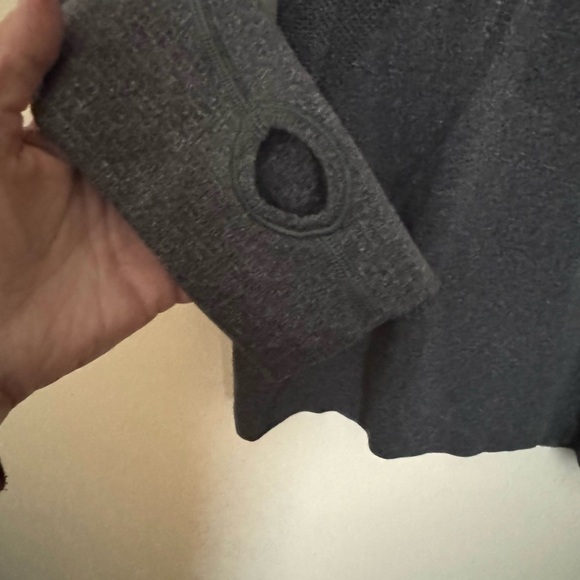 Lululemon Woman’s Swiftly Tech Top, Size 4 - Picture 3 of 7